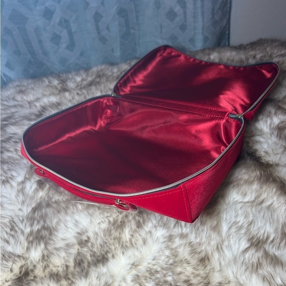 Velvety Red Estée Lauder Cosmetic Case Large, Handle, Bow, Gold Accented Zipper - Picture 6 of 16